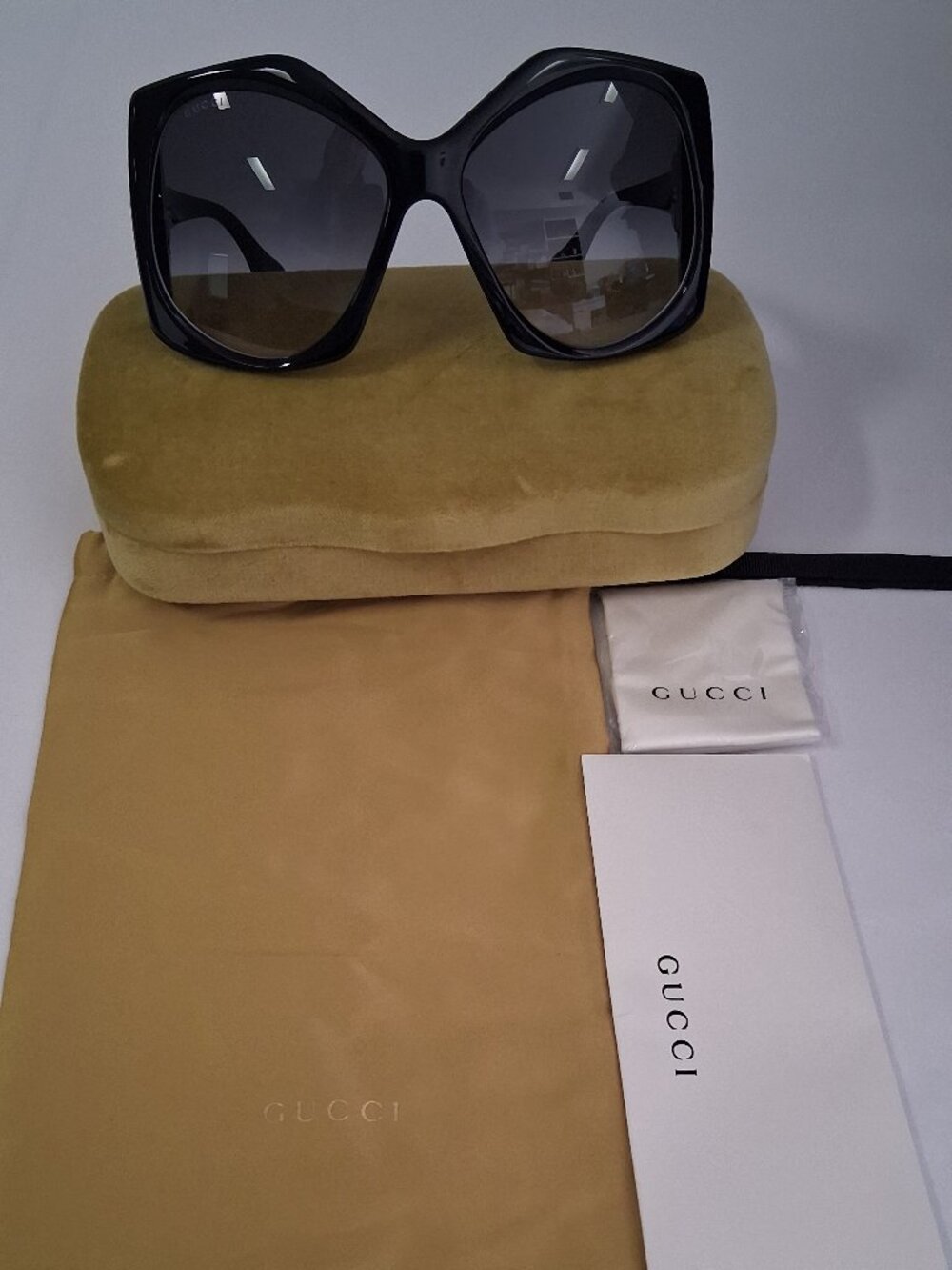 Authentic Women's Gucci GG0875S Sunglasses – Black/Grey – 62-16-120 Brand New